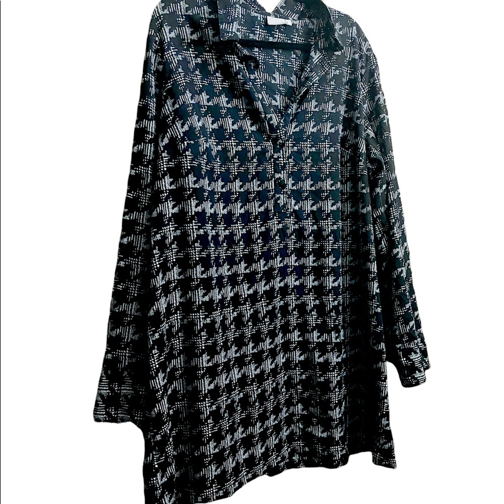 Black/white tunic top from Eshatki size 22